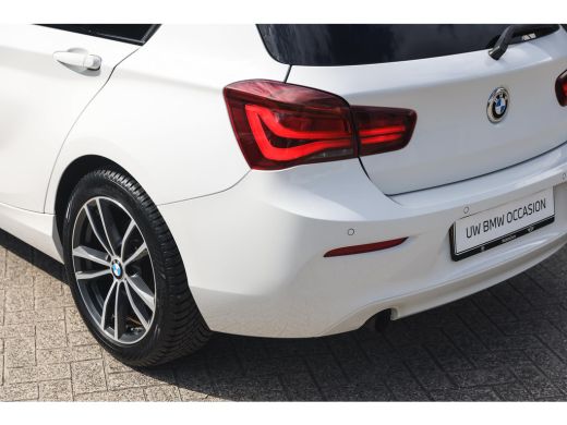 BMW 1 Serie 116i Sport Line / Sportstoelen / LED / Airconditioning / Cruise Control / PDC ActivLease financial lease