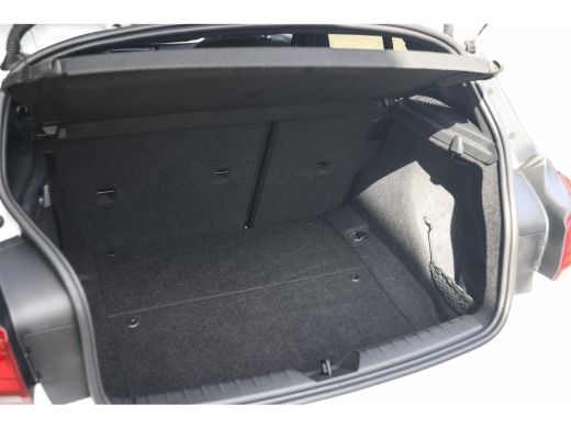 BMW 1 Serie 116i Sport Line / Sportstoelen / LED / Airconditioning / Cruise Control / PDC ActivLease financial lease