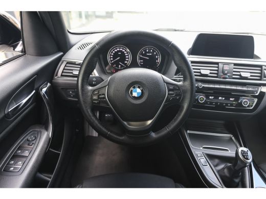 BMW 1 Serie 116i Sport Line / Sportstoelen / LED / Airconditioning / Cruise Control / PDC ActivLease financial lease