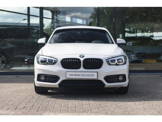 BMW 1 Serie 116i Sport Line / Sportstoelen / LED / Airconditioning / Cruise Control / PDC ActivLease financial lease