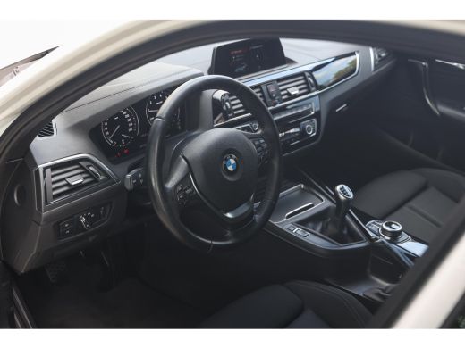 BMW 1 Serie 116i Sport Line / Sportstoelen / LED / Airconditioning / Cruise Control / PDC ActivLease financial lease