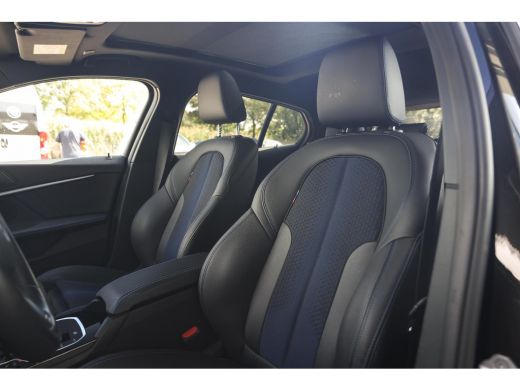 BMW 1 Serie 118i M Sport Automaat / Panoramadak / Sportstoelen / Achteruitrijcamera / LED / M Sportonderstel ... ActivLease financial lease