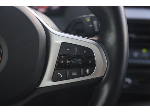 BMW 1 Serie 118i M Sport Automaat / Panoramadak / Sportstoelen / Achteruitrijcamera / LED / M Sportonderstel ... ActivLease financial lease