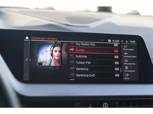 BMW 1 Serie 118i M Sport Automaat / Panoramadak / Sportstoelen / Achteruitrijcamera / LED / M Sportonderstel ... ActivLease financial lease