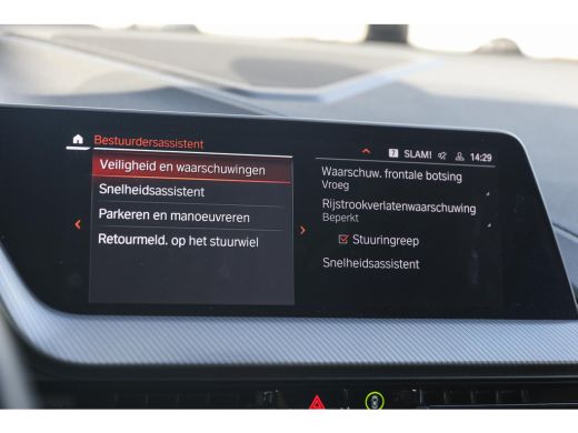 BMW 1 Serie 118i M Sport Automaat / Panoramadak / Sportstoelen / Achteruitrijcamera / LED / M Sportonderstel ... ActivLease financial lease