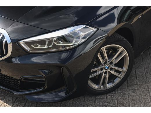 BMW 1 Serie 118i M Sport Automaat / Panoramadak / Sportstoelen / Achteruitrijcamera / LED / M Sportonderstel ... ActivLease financial lease