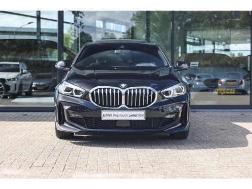 BMW 1 Serie 118i M Sport Automaat / Panoramadak / Sportstoelen / Achteruitrijcamera / LED / M Sportonderstel ... ActivLease financial lease