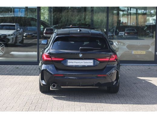 BMW 1 Serie 118i M Sport Automaat / Panoramadak / Sportstoelen / Achteruitrijcamera / LED / M Sportonderstel ... ActivLease financial lease