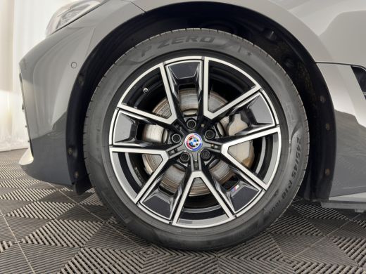 BMW i4 eDrive40 84 kWh M-Sportpack [ 3-Fase ] { SOH-95%} (INCL-BTW) *LEATHER-ALCANTARA | FULL-LED | ADAP... ActivLease financial lease
