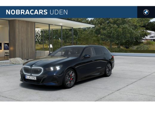 BMW i5 eDrive40 M Sport / Panoramadak / Trekhaak / Adaptief onderstel / Stoelventilatie / Comfort Access...