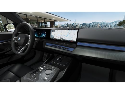 BMW i5 eDrive40 M Sport / Panoramadak / Trekhaak / Adaptief onderstel / Stoelventilatie / Comfort Access... ActivLease financial lease