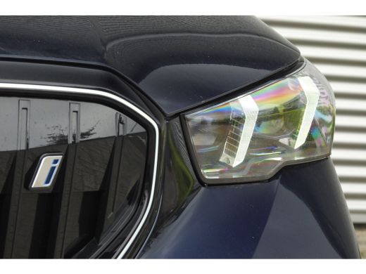BMW i5 eDrive40 M Sport / Panoramadak / Trekhaak / Adaptief onderstel / Stoelventilatie / Comfort Access... ActivLease financial lease