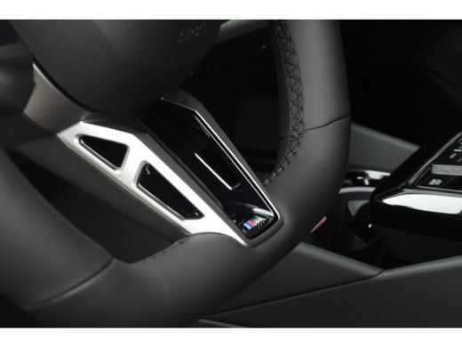 BMW i5 eDrive40 M Sport / Panoramadak / Trekhaak / Adaptief onderstel / Stoelventilatie / Comfort Access... ActivLease financial lease