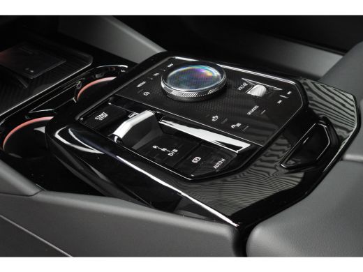 BMW i5 eDrive40 M Sport / Panoramadak / Trekhaak / Adaptief onderstel / Stoelventilatie / Comfort Access... ActivLease financial lease