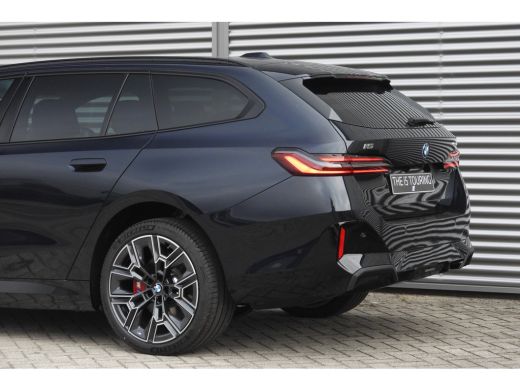 BMW i5 eDrive40 M Sport / Panoramadak / Trekhaak / Adaptief onderstel / Stoelventilatie / Comfort Access... ActivLease financial lease