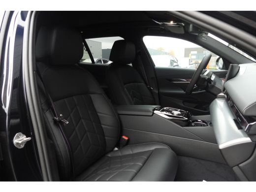 BMW i5 eDrive40 M Sport / Panoramadak / Trekhaak / Adaptief onderstel / Stoelventilatie / Comfort Access... ActivLease financial lease