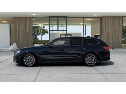 BMW i5 eDrive40 M Sport / Panoramadak / Trekhaak / Adaptief onderstel / Stoelventilatie / Comfort Access... ActivLease financial lease