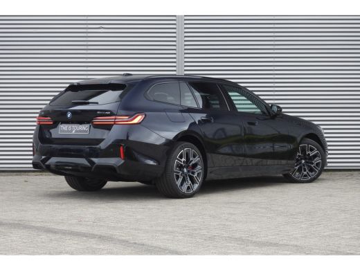 BMW i5 eDrive40 M Sport / Panoramadak / Trekhaak / Adaptief onderstel / Stoelventilatie / Comfort Access... ActivLease financial lease