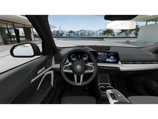 BMW iX1 eDrive20 High Executive M Sport Automaat / Panoramadak / Trekhaak / Sportstoelen / M Adaptief ond... ActivLease financial lease