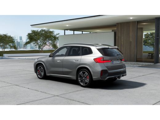 BMW iX1 eDrive20 High Executive M Sport Automaat / Panoramadak / Trekhaak / Sportstoelen / M Adaptief ond... ActivLease financial lease