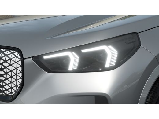 BMW iX1 eDrive20 High Executive M Sport Automaat / Panoramadak / Trekhaak / Sportstoelen / M Adaptief ond... ActivLease financial lease