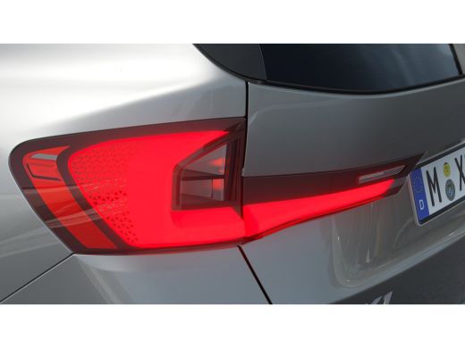 BMW iX1 eDrive20 High Executive M Sport Automaat / Panoramadak / Trekhaak / Sportstoelen / M Adaptief ond... ActivLease financial lease