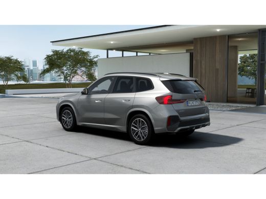 BMW iX1 eDrive20 M Sport / Sportstoelen / Achteruitrijcamera / M Adaptief onderstel / Stoelverwarming / H... ActivLease financial lease