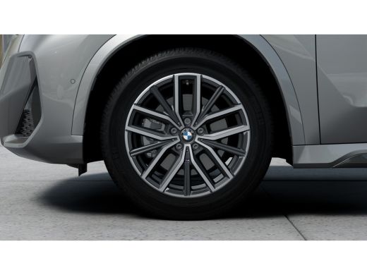 BMW iX1 eDrive20 M Sport / Sportstoelen / Achteruitrijcamera / M Adaptief onderstel / Stoelverwarming / H... ActivLease financial lease