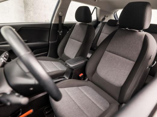 Kia Stonic 1.0 T-GDi DynamicLine (APPLE CARPLAY, NAVIGATIE, CAMERA, SPORTSTOELEN, KEYLESS, LM VELGEN, PARKEE... ActivLease financial lease