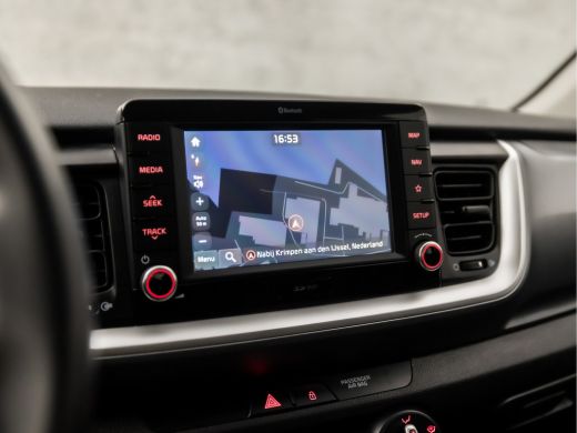 Kia Stonic 1.0 T-GDi DynamicLine (APPLE CARPLAY, NAVIGATIE, CAMERA, SPORTSTOELEN, KEYLESS, LM VELGEN, PARKEE... ActivLease financial lease