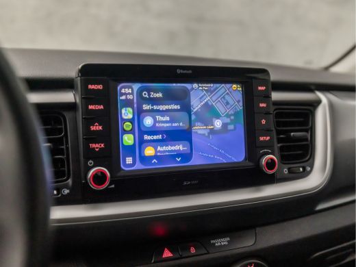 Kia Stonic 1.0 T-GDi DynamicLine (APPLE CARPLAY, NAVIGATIE, CAMERA, SPORTSTOELEN, KEYLESS, LM VELGEN, PARKEE... ActivLease financial lease