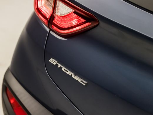 Kia Stonic 1.0 T-GDi DynamicLine (APPLE CARPLAY, NAVIGATIE, CAMERA, SPORTSTOELEN, KEYLESS, LM VELGEN, PARKEE... ActivLease financial lease