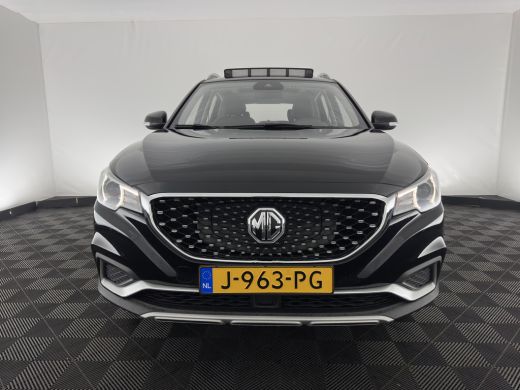 MG ZS EV EV Luxury 45 kWh {SOH-90 %} (INCL-BTW) Aut. *PANO | LUXURY-LEATHER | CCS-FASTLOADER | KEYLESS | N... ActivLease financial lease