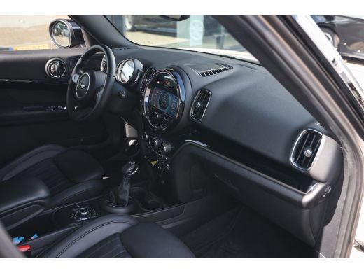 Mini Countryman Cooper S E ALL4 / Panoramadak / Stoelverwarming / LED / Airconditioning / Cruise Control ActivLease financial lease