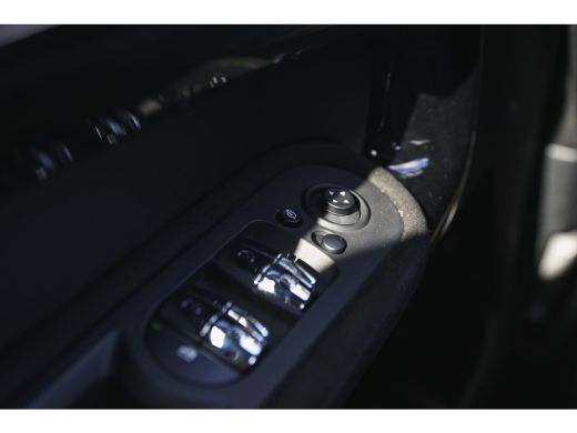 Mini Countryman Cooper S E ALL4 / Panoramadak / Stoelverwarming / LED / Airconditioning / Cruise Control ActivLease financial lease