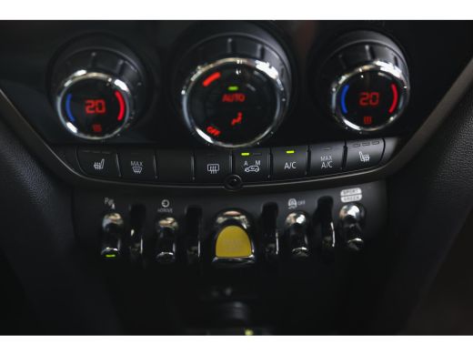 Mini Countryman Cooper S E ALL4 / Panoramadak / Stoelverwarming / LED / Airconditioning / Cruise Control ActivLease financial lease