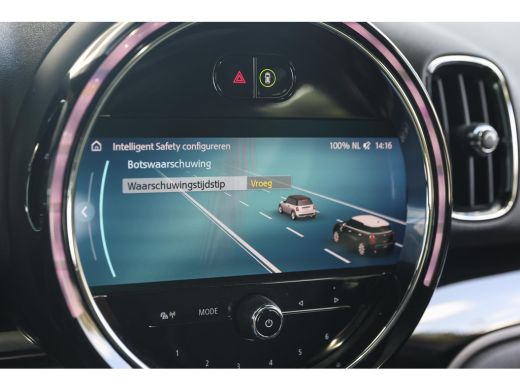 Mini Countryman Cooper S E ALL4 / Panoramadak / Stoelverwarming / LED / Airconditioning / Cruise Control ActivLease financial lease
