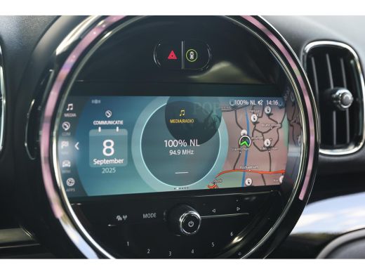 Mini Countryman Cooper S E ALL4 / Panoramadak / Stoelverwarming / LED / Airconditioning / Cruise Control ActivLease financial lease