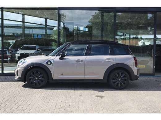 Mini Countryman Cooper S E ALL4 / Panoramadak / Stoelverwarming / LED / Airconditioning / Cruise Control ActivLease financial lease