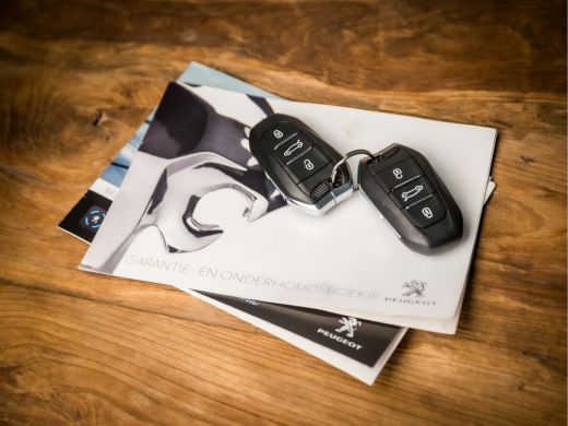 Peugeot 3008 1.2 PureTech Sport Automaat (APPLE CARPLAY, GROOT NAVI, 360 CAMERA, LEDER, SPORTSTOELEN, KEYLESS,... ActivLease financial lease