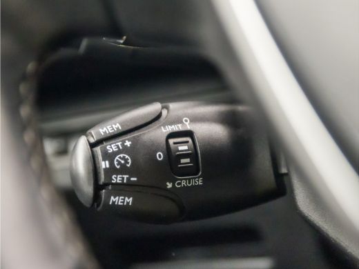 Peugeot 3008 1.2 PureTech Sport Automaat (APPLE CARPLAY, GROOT NAVI, 360 CAMERA, LEDER, SPORTSTOELEN, KEYLESS,... ActivLease financial lease
