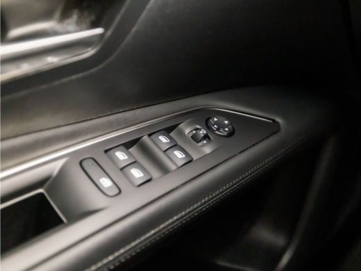 Peugeot 3008 1.2 PureTech Sport Automaat (APPLE CARPLAY, GROOT NAVI, 360 CAMERA, LEDER, SPORTSTOELEN, KEYLESS,... ActivLease financial lease