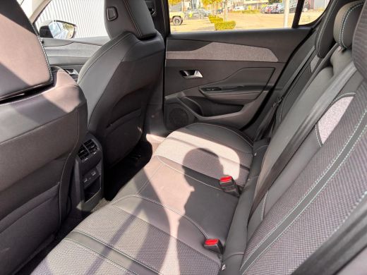 Peugeot 308 1.2 Allure 130PK Automaat | 360 Camera | Keyless | Navigatie | Apple Carplay /Android Auto | 17" ... ActivLease financial lease