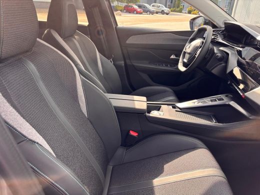 Peugeot 308 1.2 Allure 130PK Automaat | 360 Camera | Keyless | Navigatie | Apple Carplay /Android Auto | 17" ... ActivLease financial lease