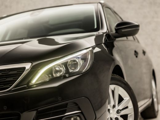 Peugeot 308 SW 1.2 PureTech Sport (PANORAMADAK, APPLE CARPLAY, LEDER, GROOT NAVI, SPORTSTOELEN, PARKEERSENSOR... ActivLease financial lease