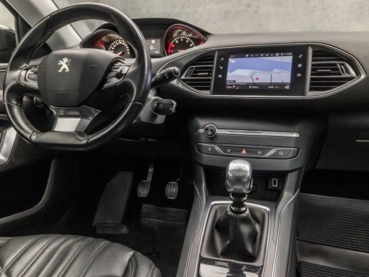 Peugeot 308 SW 1.2 PureTech Sport (PANORAMADAK, APPLE CARPLAY, LEDER, GROOT NAVI, SPORTSTOELEN, PARKEERSENSOR... ActivLease financial lease