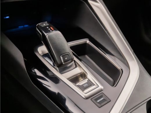 Peugeot 5008 1.2 PureTech Sport 7 Persoons Automaat (APPLE CARPLAY, GROOT NAVI, GETINT GLAS, PARKEERSENSOREN, ... ActivLease financial lease