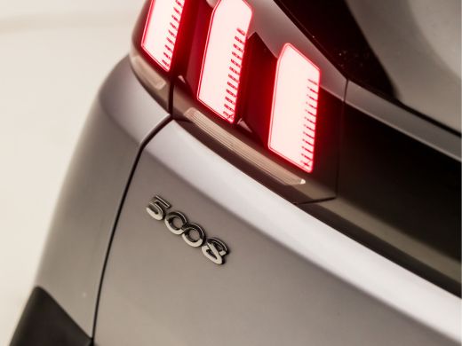 Peugeot 5008 1.2 PureTech Sport 7 Persoons Automaat (APPLE CARPLAY, GROOT NAVI, GETINT GLAS, PARKEERSENSOREN, ... ActivLease financial lease