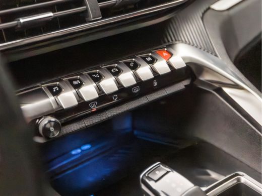 Peugeot 5008 1.2 PureTech Sport 7 Persoons Automaat (APPLE CARPLAY, GROOT NAVI, GETINT GLAS, PARKEERSENSOREN, ... ActivLease financial lease