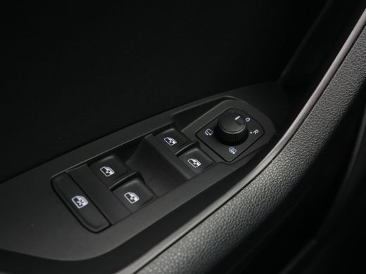 Skoda Kodiaq 1.5 150pk TSI DSG Limited Business Edition Panorama Navigatie Carplay Sideassist Stoelverwarming 275 ActivLease financial lease